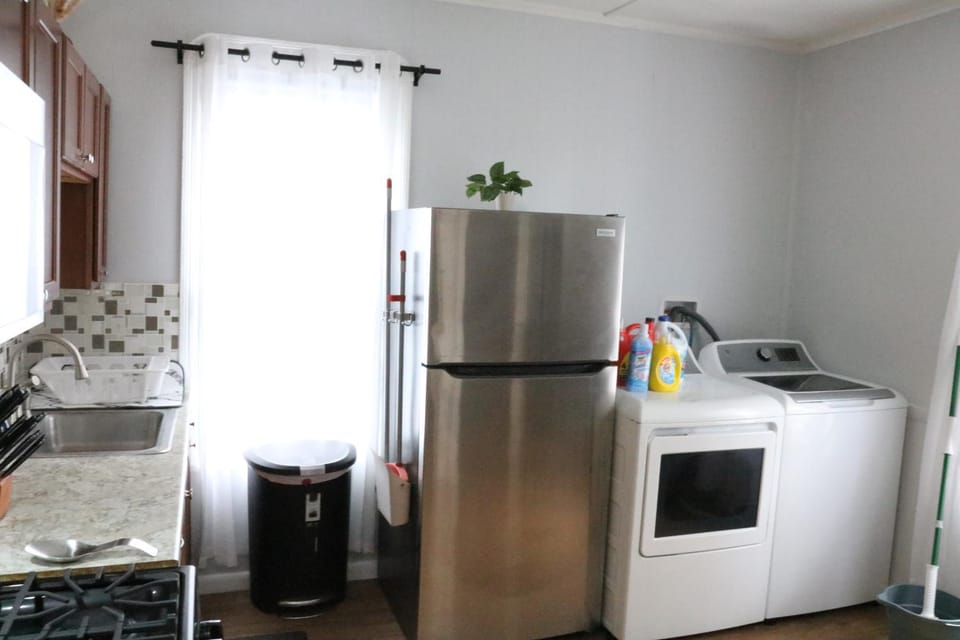 4 bedroom short term rental furnished Apt Apartment in Schenectady