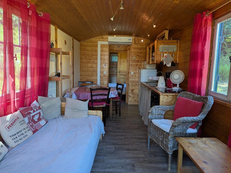 Roulotte cosy avec tout confort au cœur du Val de Loire, idéale pour découvrir les châteaux et la Sologne - FR-1-590-384 House in Centre-Val de Loire