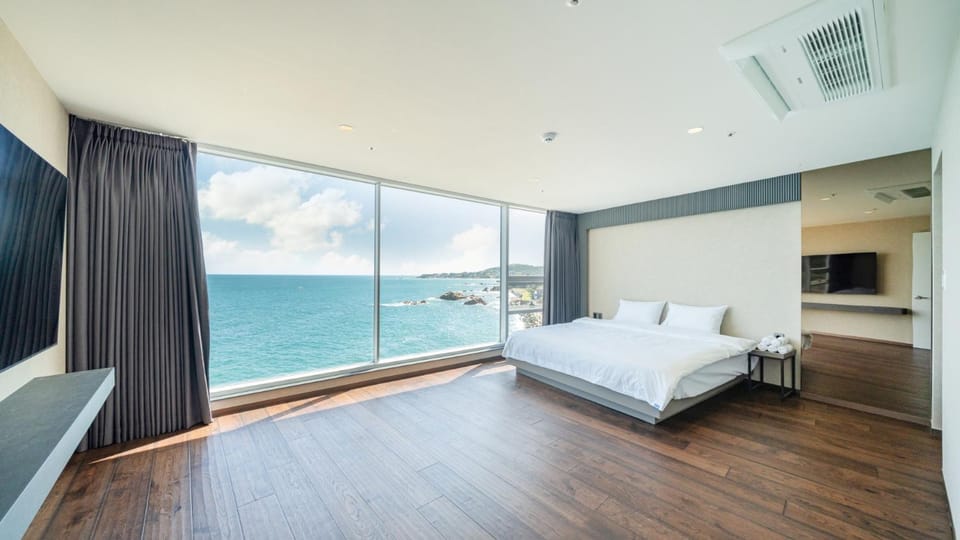 Bed, Sea view