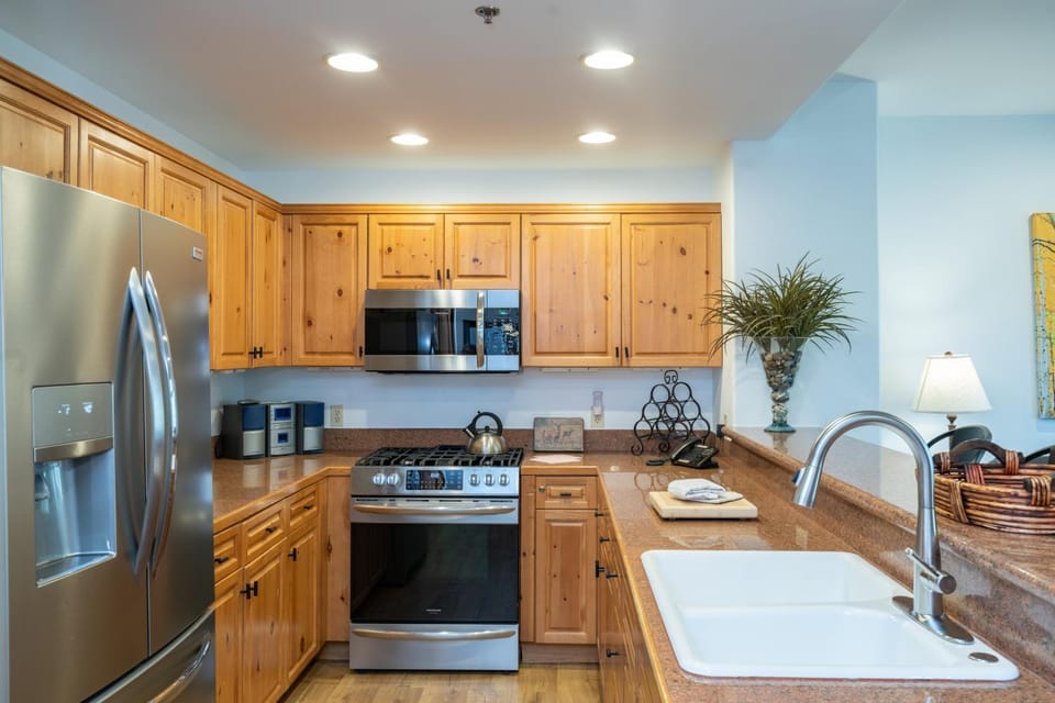 Bear Creek Lodge 205 by Alpine Lodging Telluride Apartment in Mountain Village