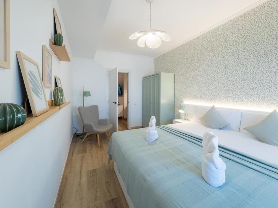 Bed, Bedroom