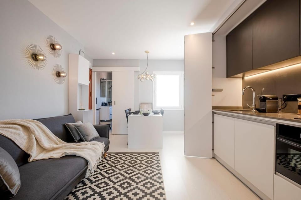 Kitchen or kitchenette, Living room, stove