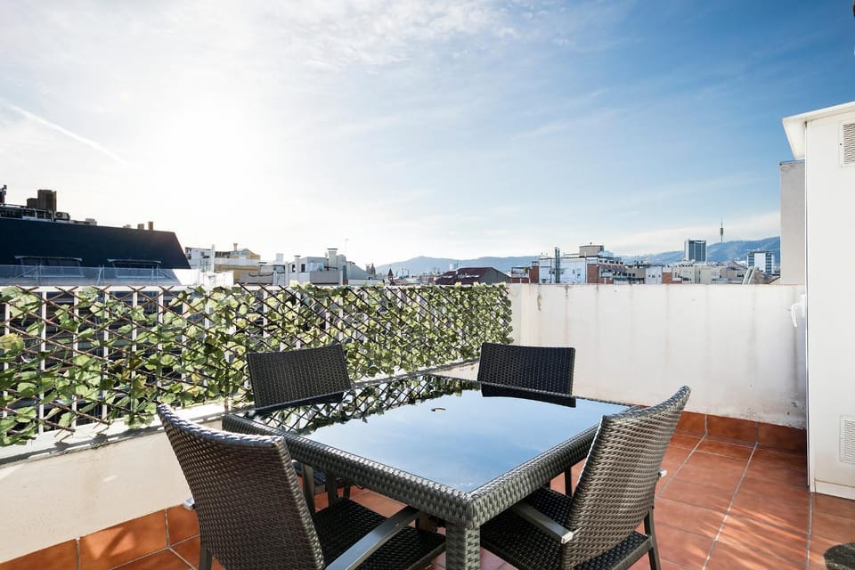View (from property/room), Balcony/Terrace, Dining area