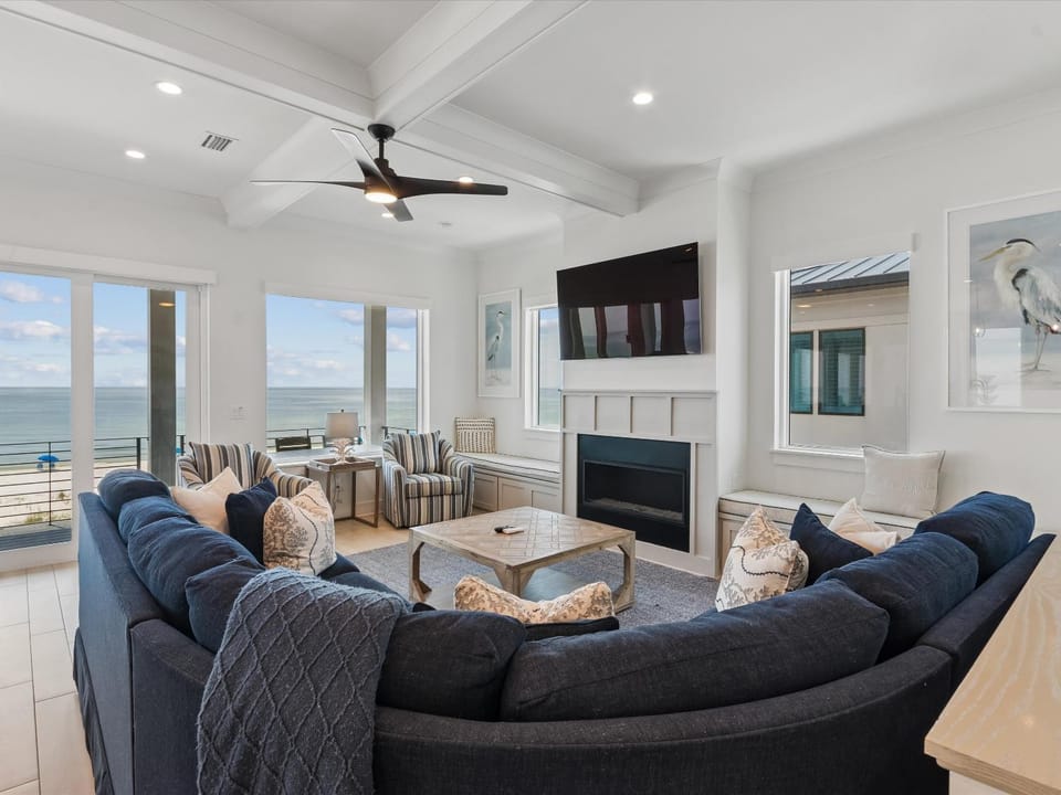 TV and multimedia, View (from property/room), Living room, Seating area, Sea view, fireplace