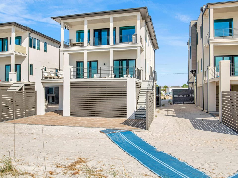Property building, Balcony/Terrace, Beach, Parking