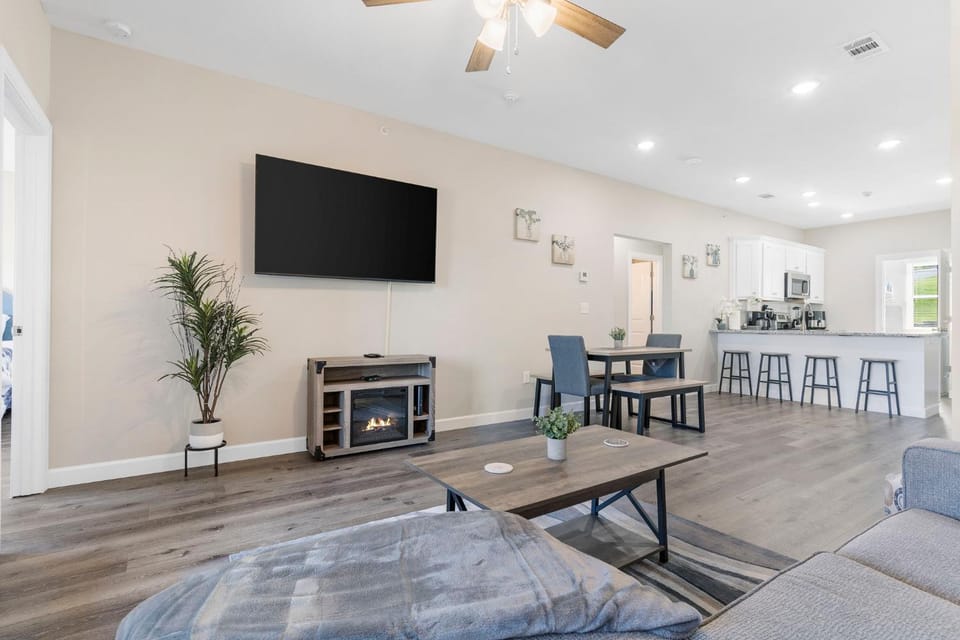 Living room, Dining area