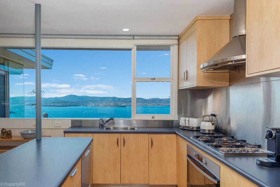 Birngana stylish spacious with stunning views House in Tasmania