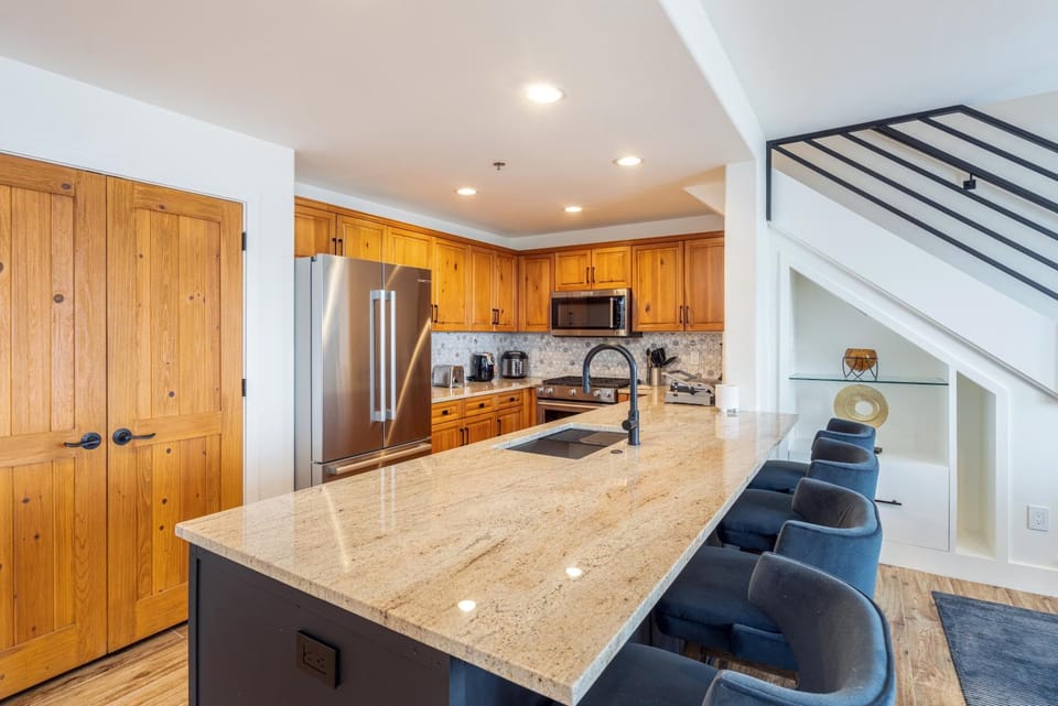 Bear Creek Lodge 411 by Alpine Lodging Telluride Apartment in Mountain Village