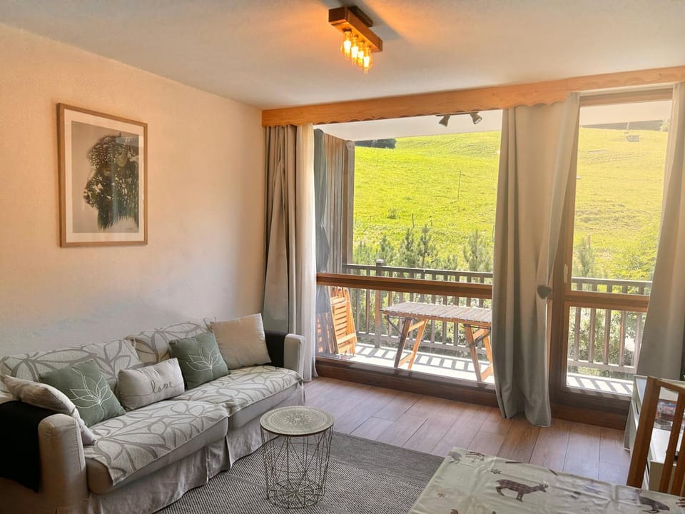 View (from property/room), Balcony/Terrace, Living room, Seating area