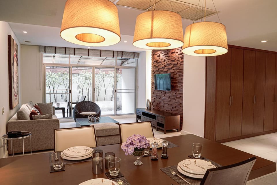 Living room, Seating area, Dining area