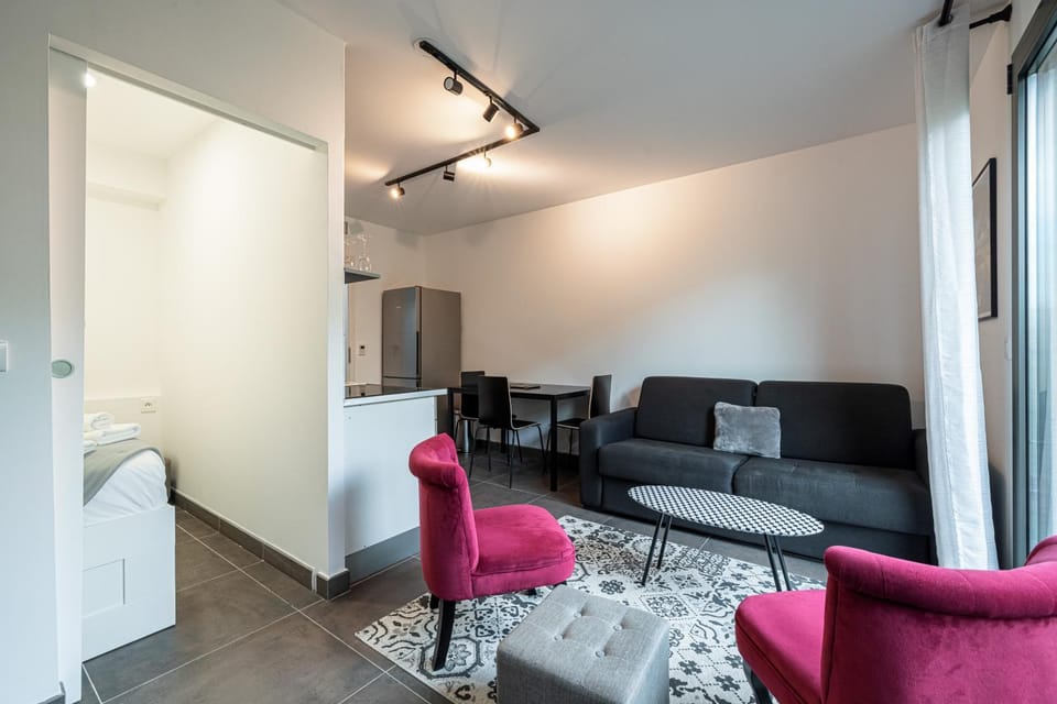 Kitchen or kitchenette, Living room, Seating area