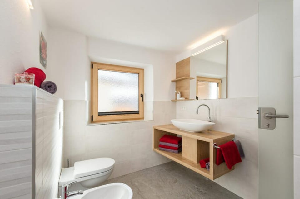 Bathroom, Living room