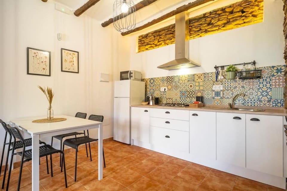 Dining area, minibar, stove