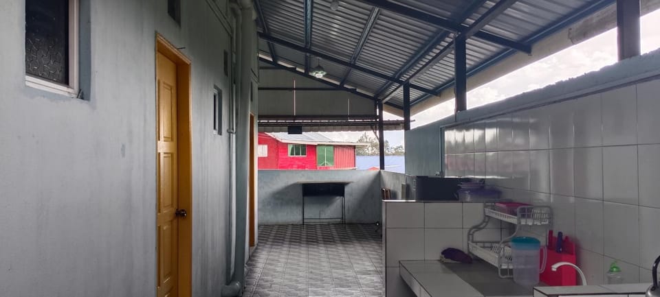 Kitchen or kitchenette, Seating area