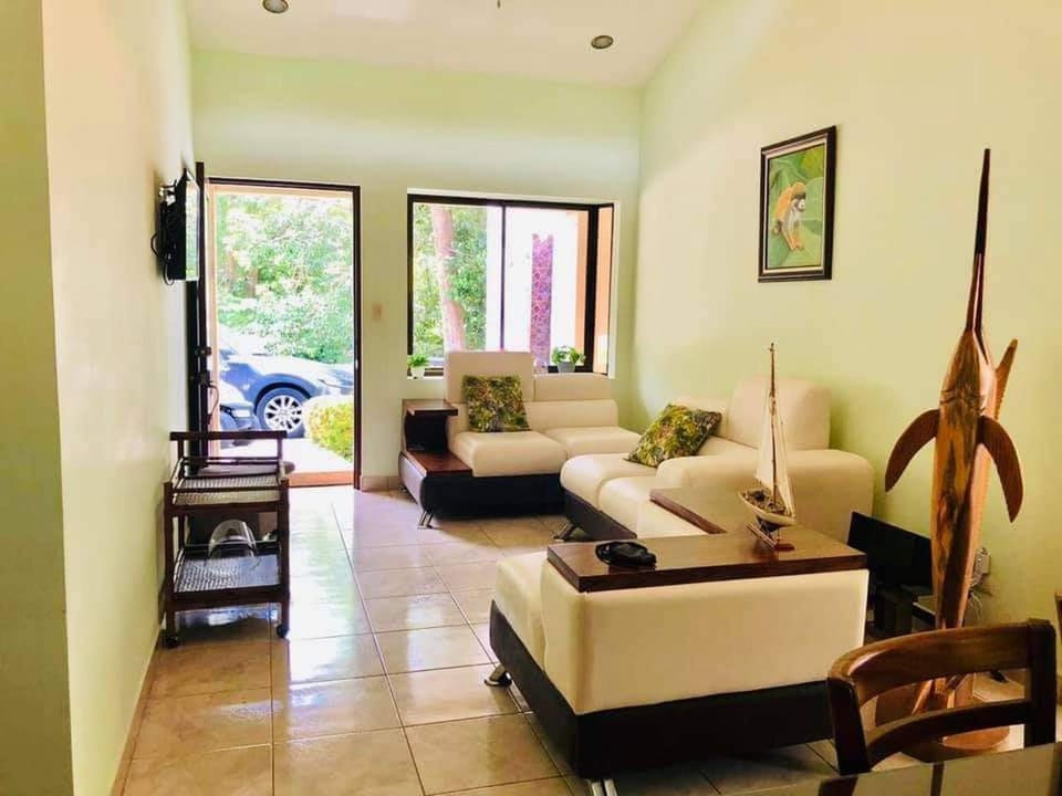 Communal lounge/ TV room, TV and multimedia, Seating area