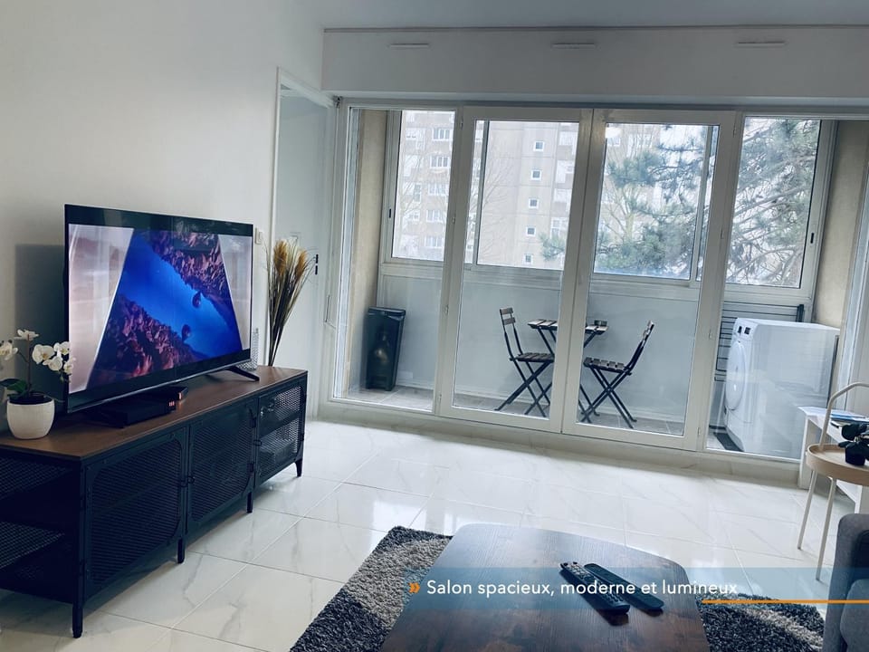 Communal lounge/ TV room, TV and multimedia, Living room, Seating area