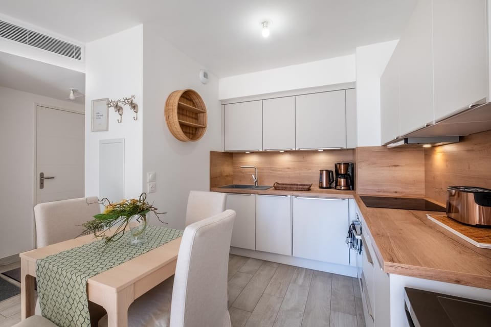 Property building, Kitchen or kitchenette, Living room