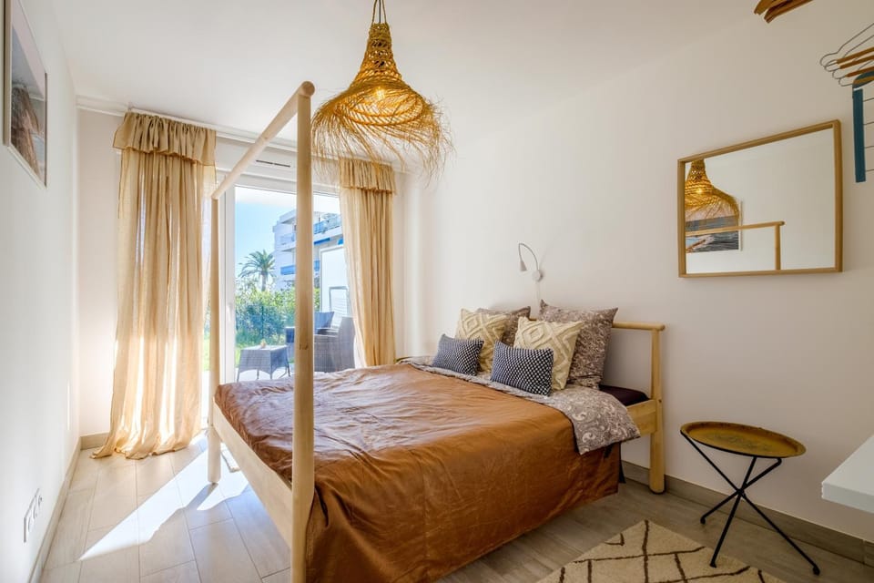 Property building, Living room, Bedroom