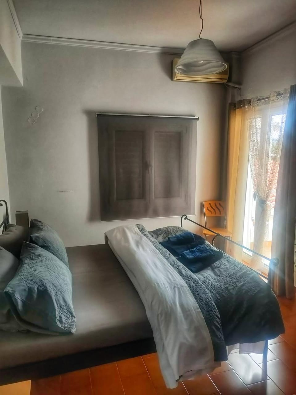 Bedroom, towels, air conditioner