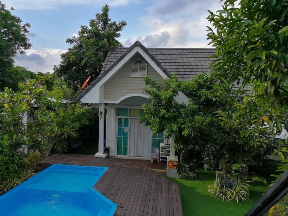 Property building, Pool view