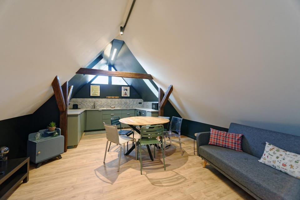 Living room, Meals, kitchen
