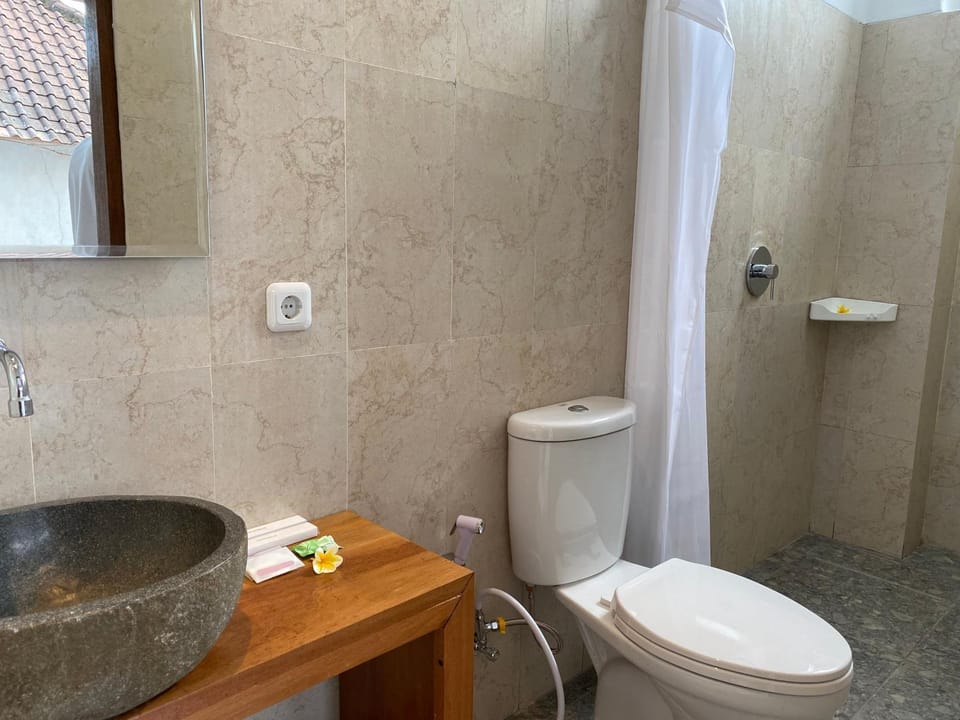 Shower, Toilet, Bathroom, bidet, towels