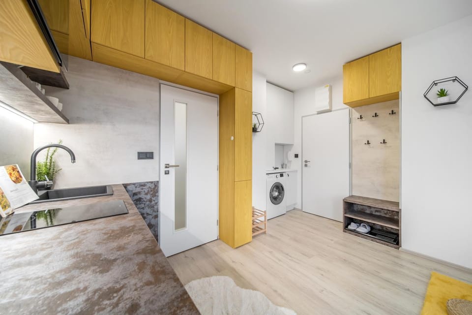 Photo of the whole room, washing machine