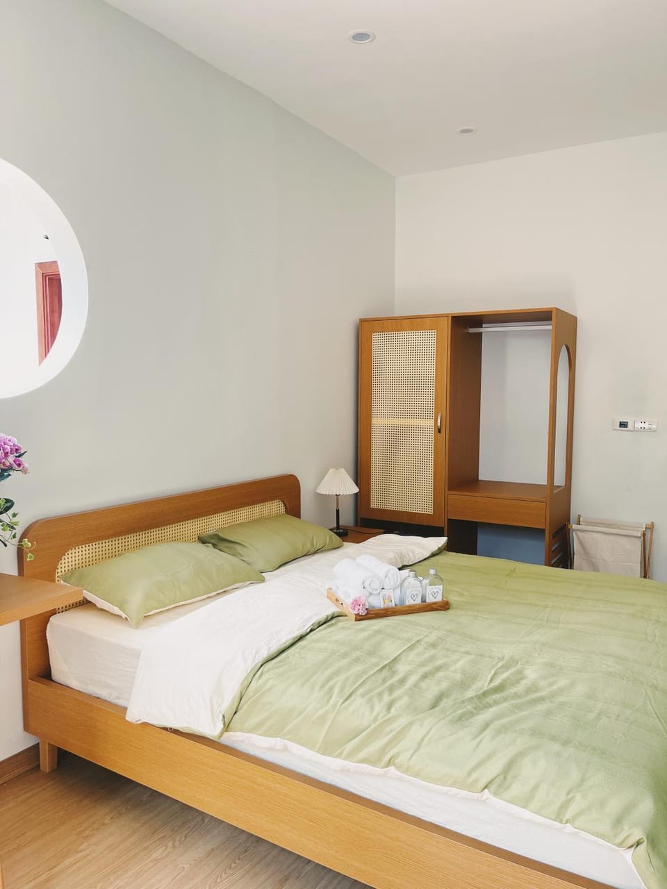Bed, Photo of the whole room, towels, wardrobe