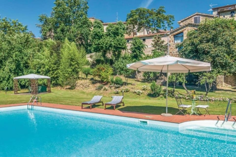 Property building, Day, Garden, Garden view, Pool view, Swimming pool, sunbed