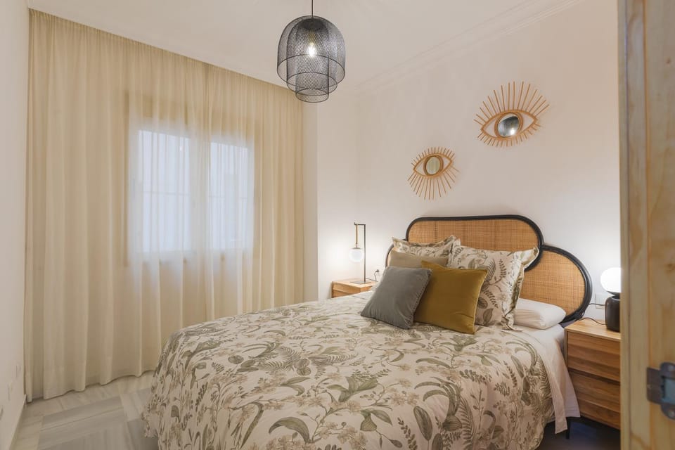 Bed, Photo of the whole room, Bedroom, internet, air conditioner