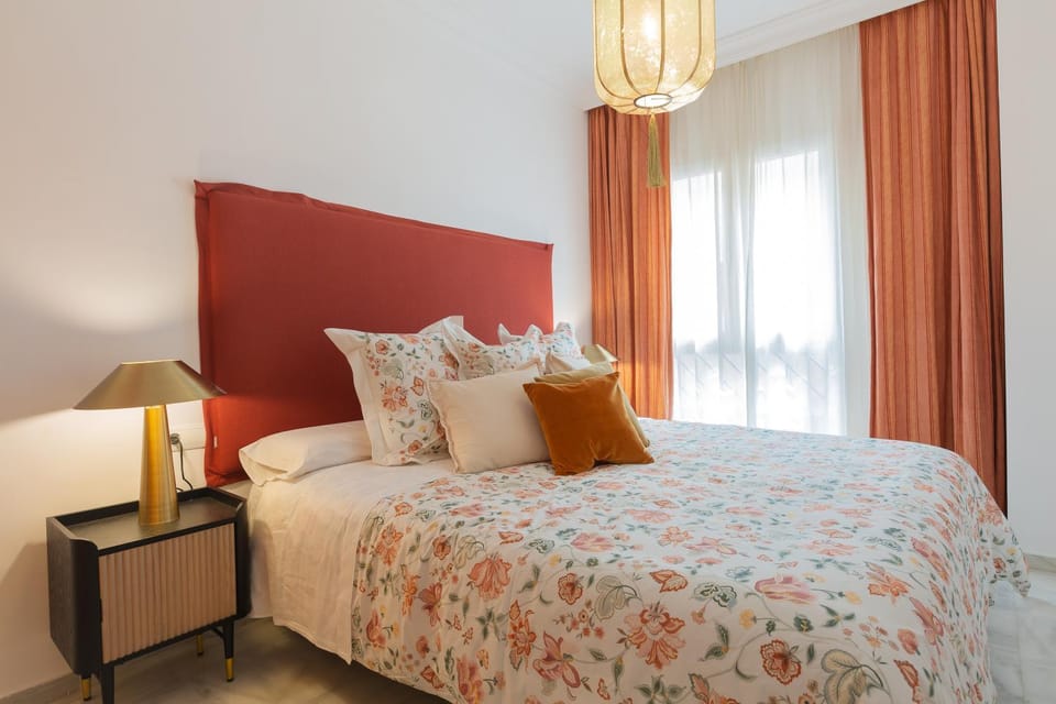 Bed, Photo of the whole room, Bedroom, internet, air conditioner