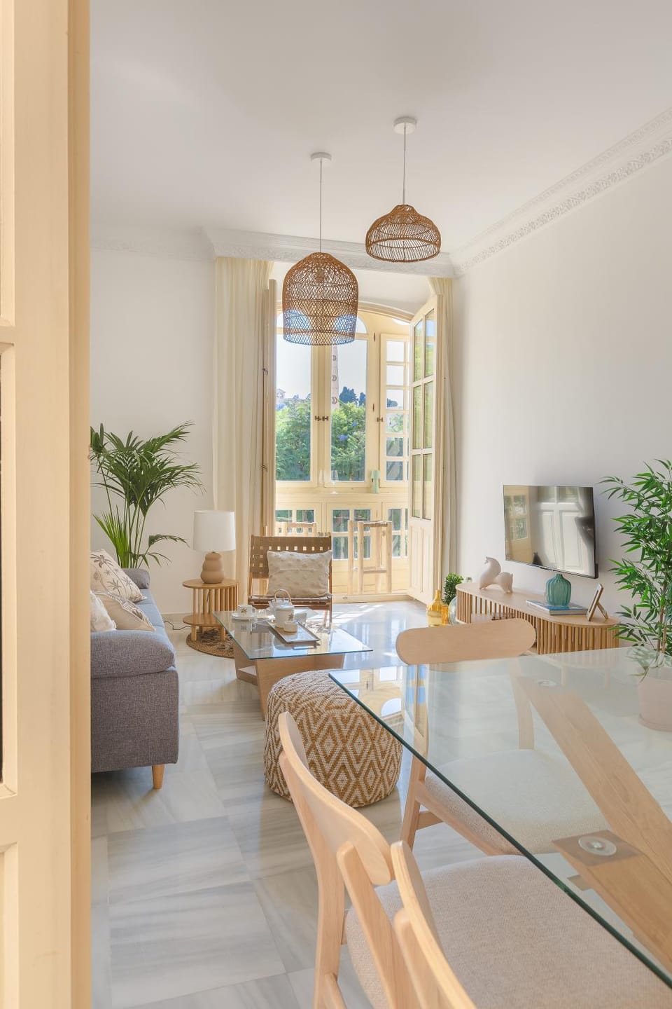 TV and multimedia, Balcony/Terrace, Living room, Dining area, internet, air conditioner