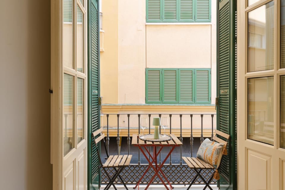 View (from property/room), Balcony/Terrace, City view, Street view