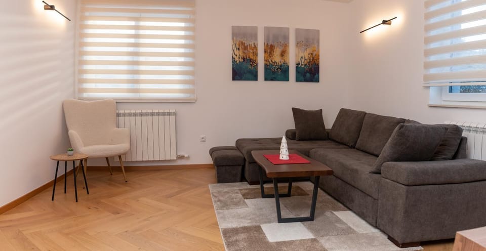 Living room, Seating area, internet