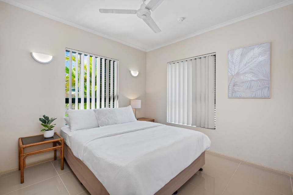 Bed, Photo of the whole room, Bedroom, fireplace