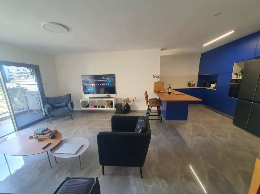 TV and multimedia, Kitchen or kitchenette, Living room, Dining area, minibar