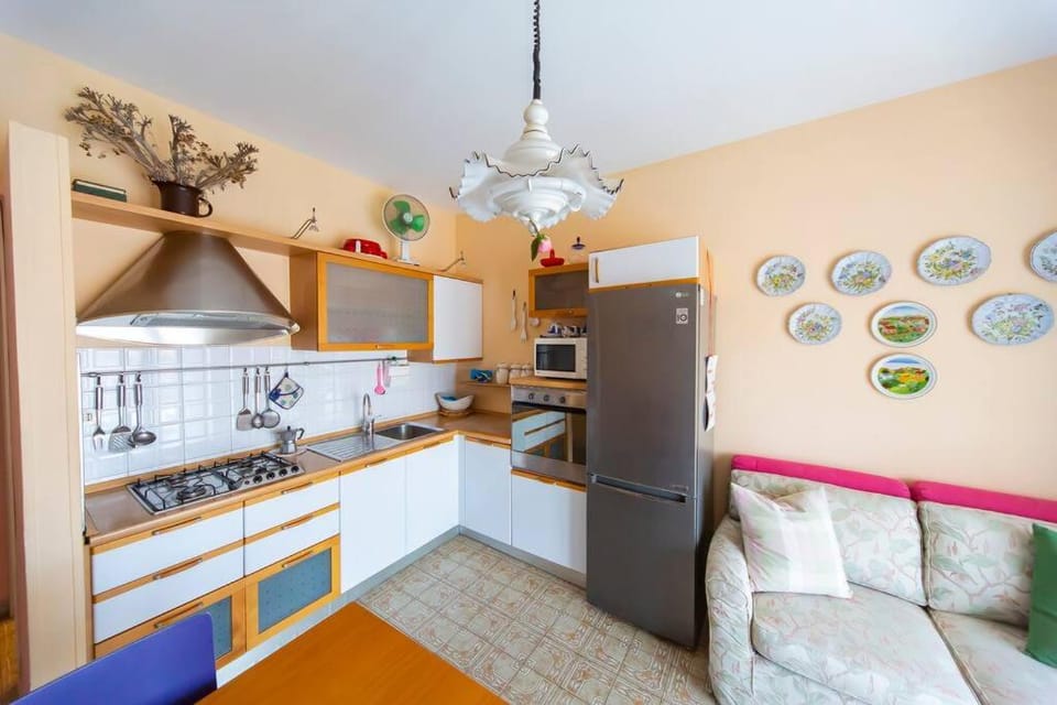 Kitchen or kitchenette, Dining area, minibar, pet friendly, stove