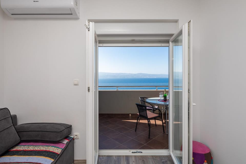 View (from property/room), Balcony/Terrace, Seating area, Sea view, air conditioner