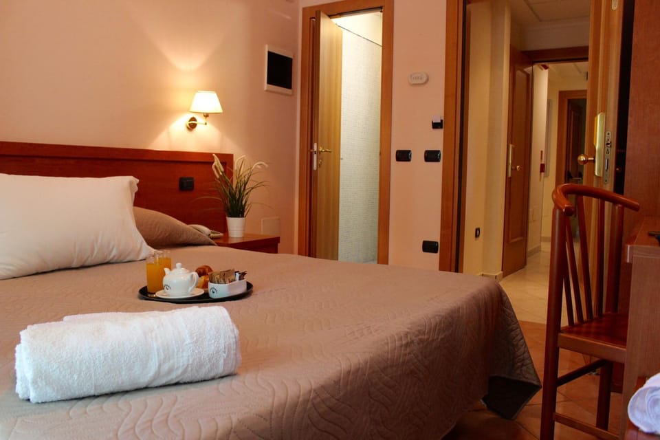 Bed, Living room, Photo of the whole room, Seating area, Bedroom, towels