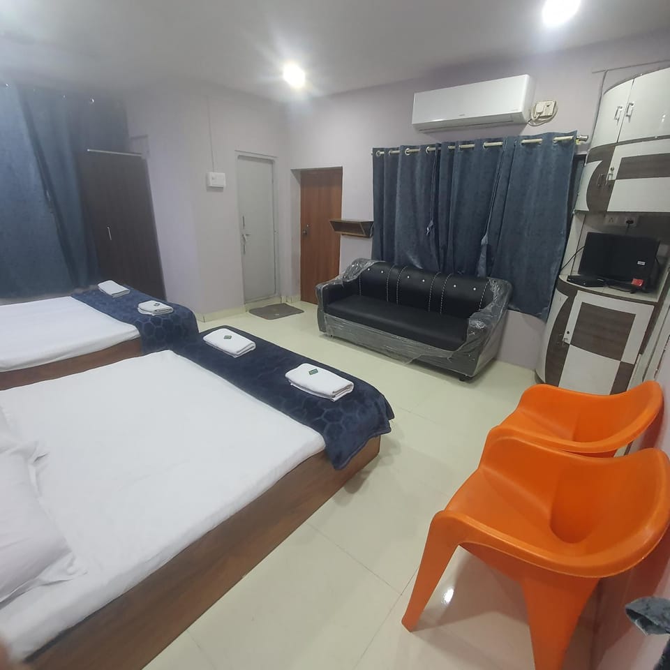 Hotel Family Stay Beside Railway Station Hotel in Maharashtra