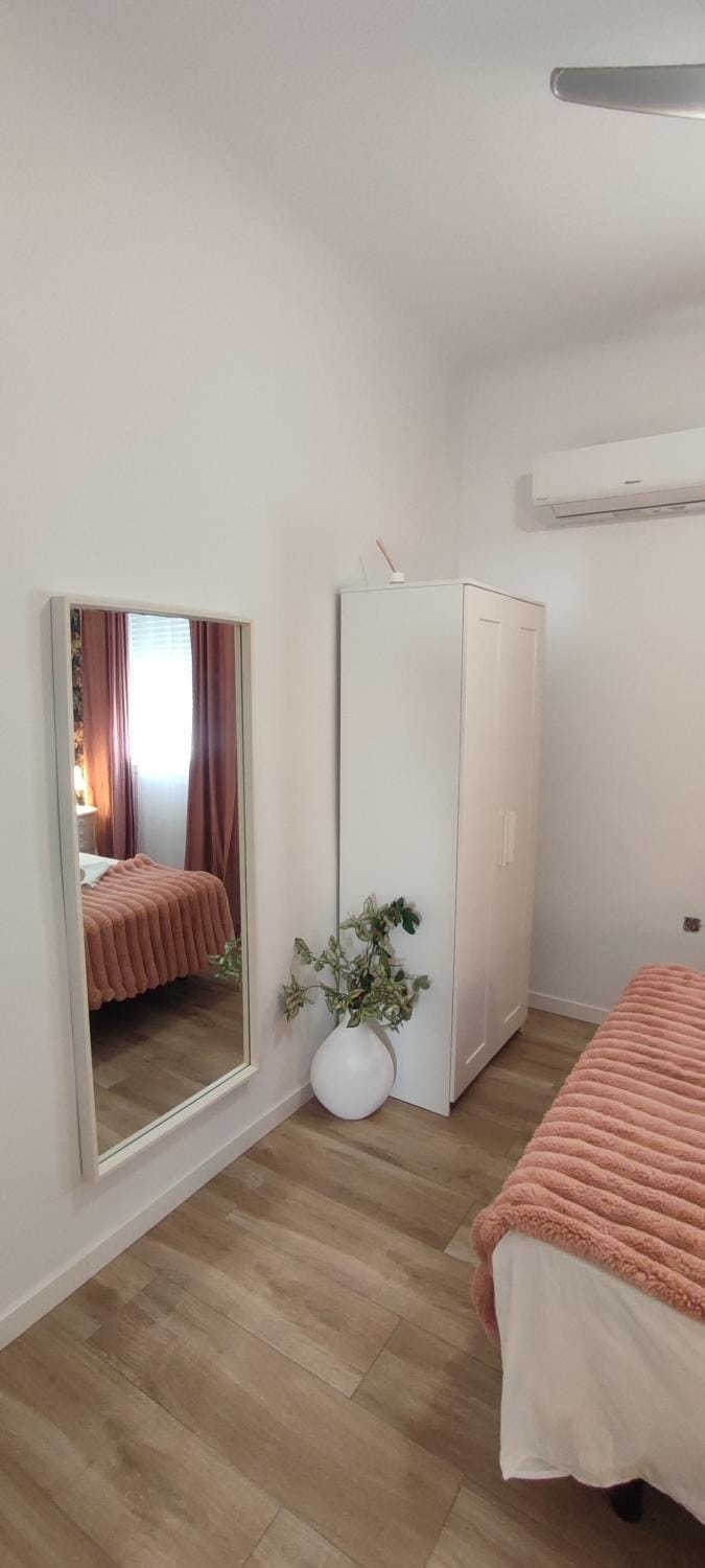 Bed, Bedroom, wardrobe, air conditioner