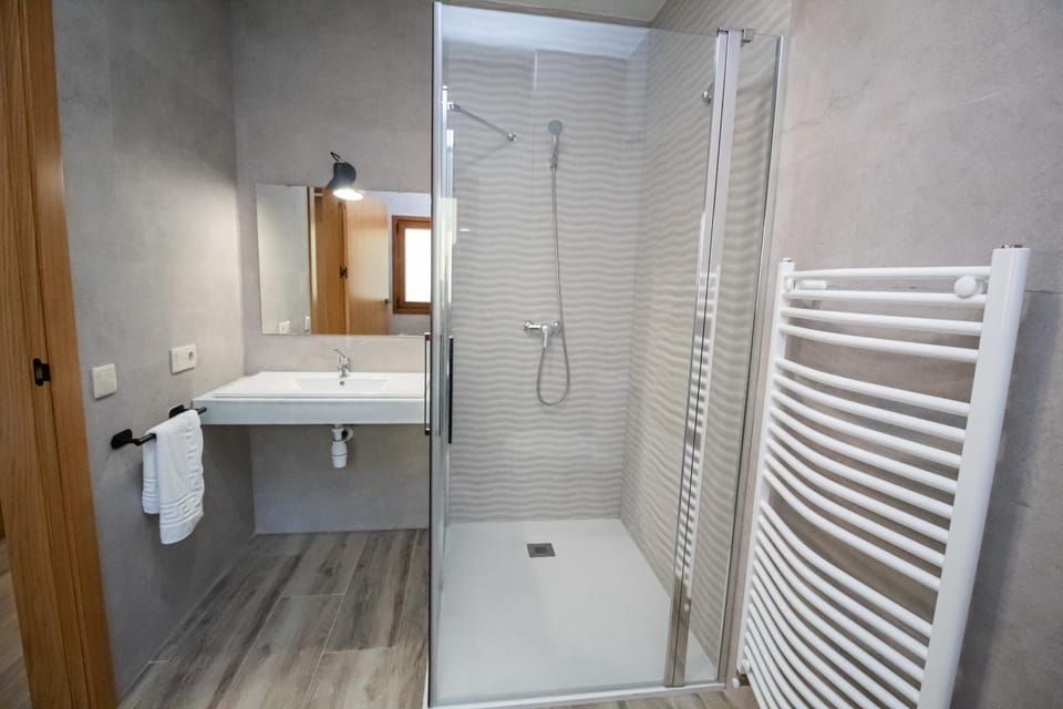 Shower, towels