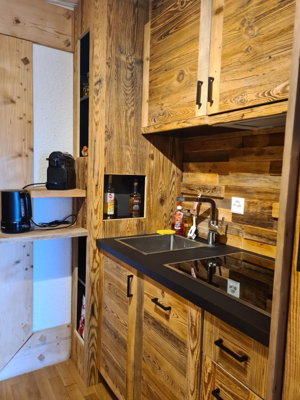 Kitchen or kitchenette, minibar, pet friendly, stove