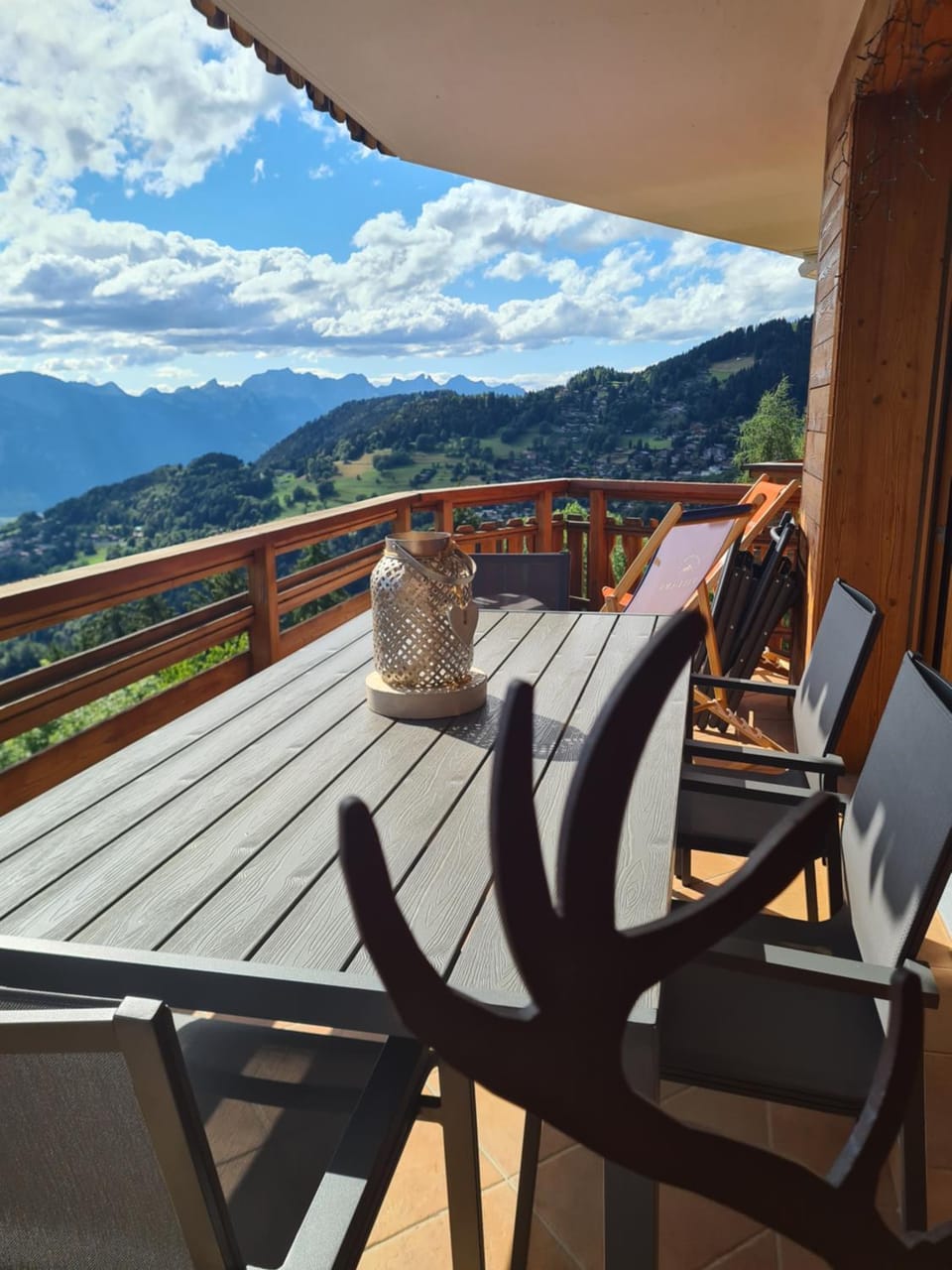 Patio, Day, Natural landscape, View (from property/room), Balcony/Terrace, Living room, Seating area, Dining area, Mountain view