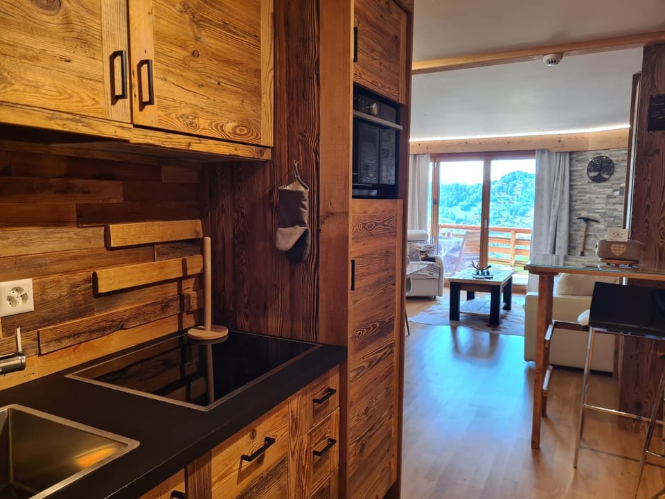 Kitchen or kitchenette, Dining area, minibar, pet friendly, stove