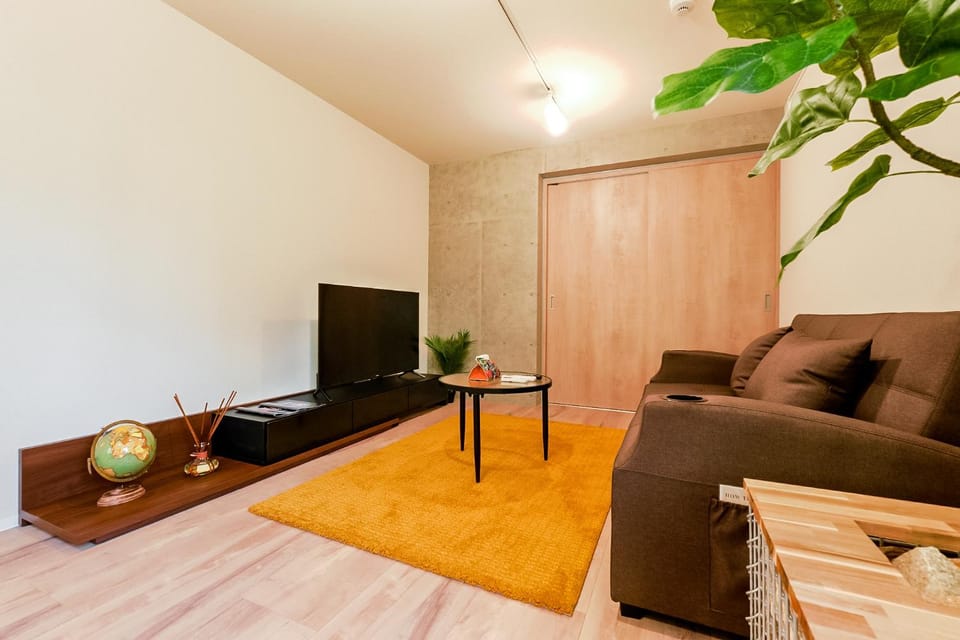 Communal lounge/ TV room, TV and multimedia, Living room, Seating area, Evening entertainment