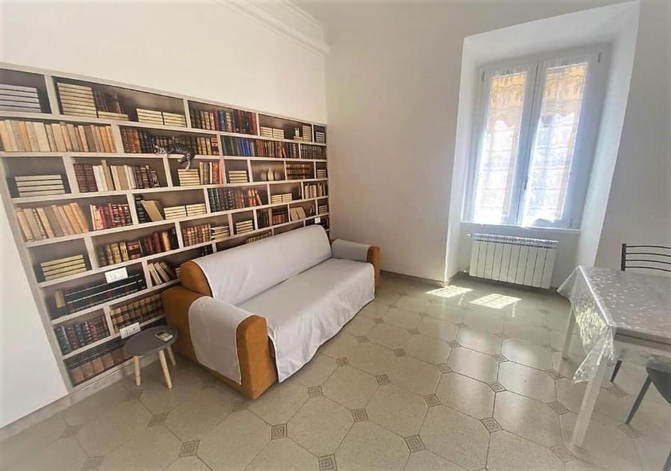 Bed, Living room, Seating area, internet