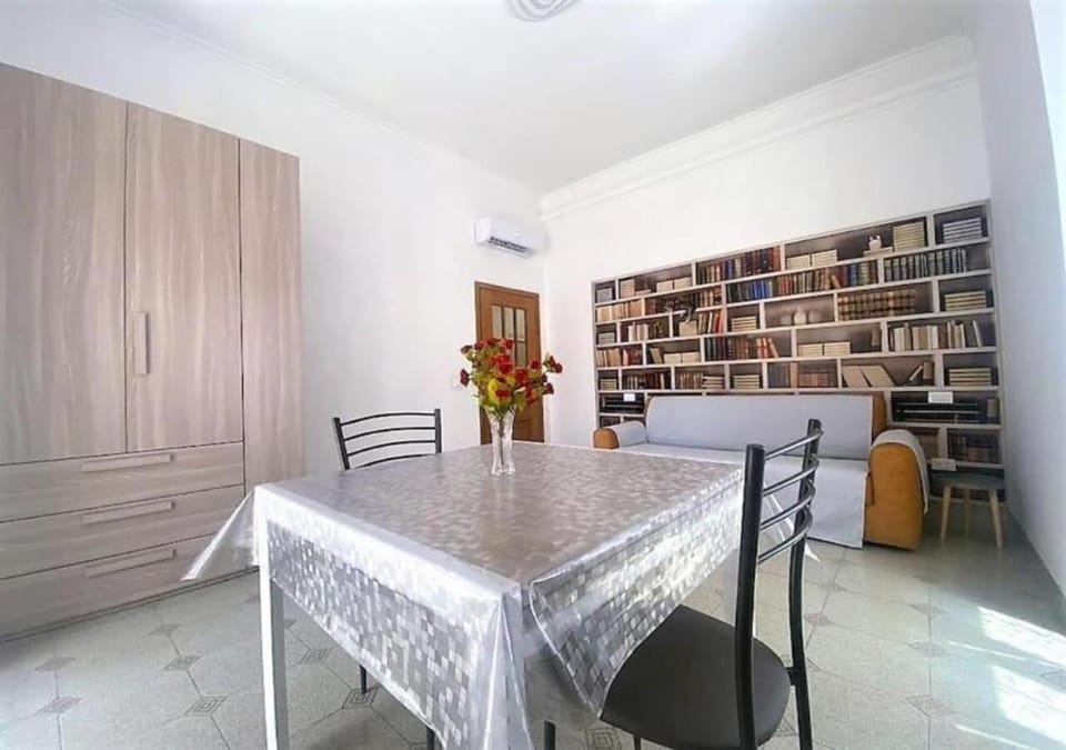Living room, Seating area, Lunch