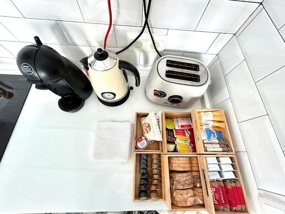 Coffee/tea facilities, minibar, toaster