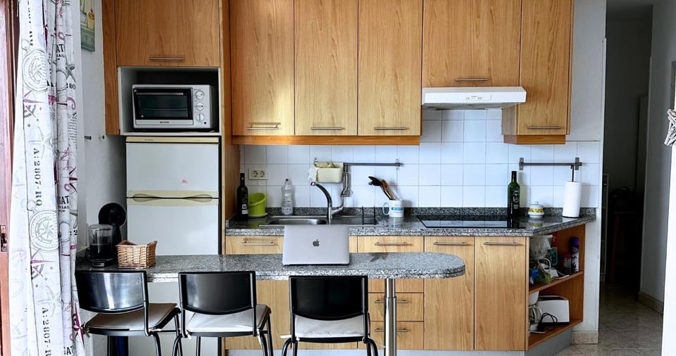 Kitchen or kitchenette, Seating area, Lunch, pet friendly, toaster